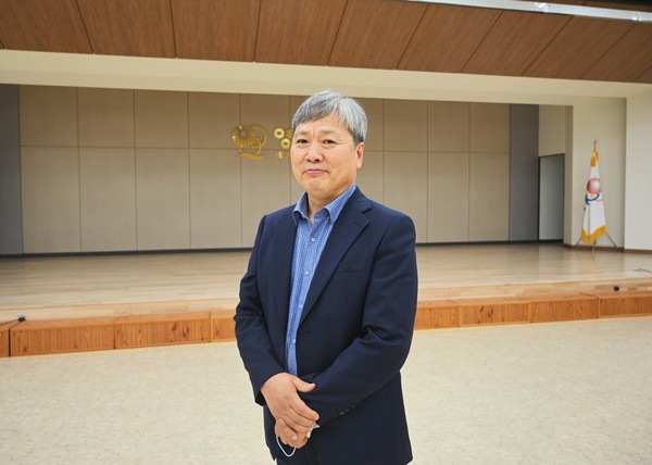 故 황규필 하사의 장남 황삼배(63) 씨.