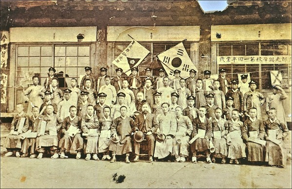 제1회 영광군사립광흥학교 졸업(1910, 영광초등학교)