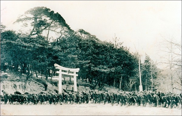 영광공립보통학교 전교생 신사참배(1937, 영광초등학교)
